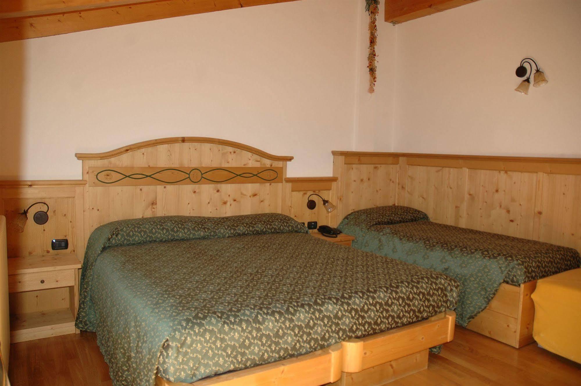 Hotel Garni La Soldanella มาดอนนาดีกัมปิโญ ภายนอก รูปภาพ