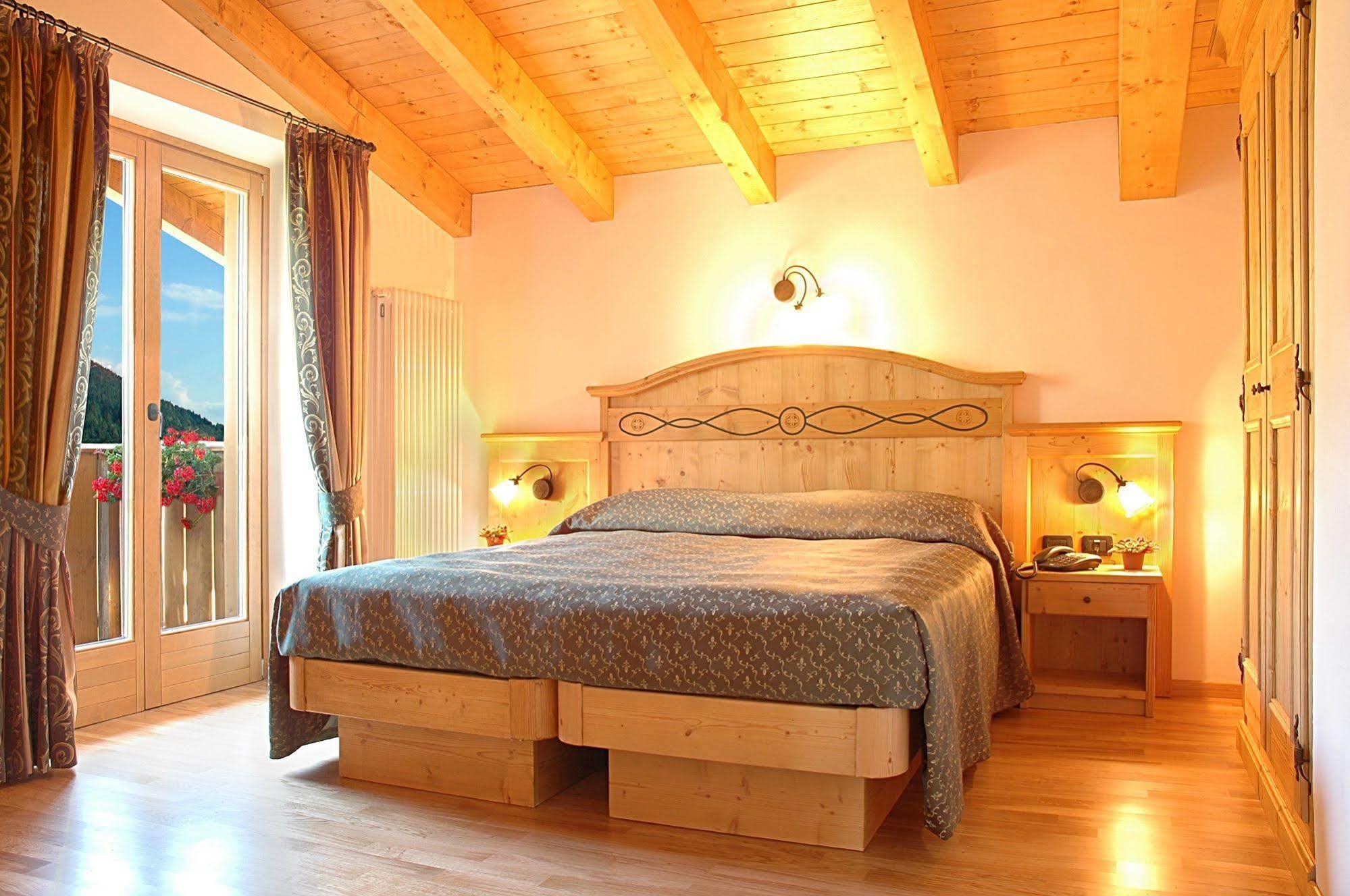 Hotel Garni La Soldanella มาดอนนาดีกัมปิโญ ภายนอก รูปภาพ
